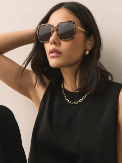 Next Marron écaille de tortue - Lunettes de soleil à bras chaîne carré Discount