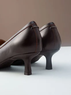Next Marron choco - Cuir haut de gamme avec mocassins à talons à glands Motionflex à bout pointu Clearance
