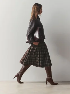 Next Marron chocolat - Bottes à talons Forever Comfort® à talons hauts avec finitions matérielles Best