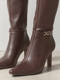 Next Marron chocolat - Bottes à talons Forever Comfort® à talons hauts avec finitions matérielles Best