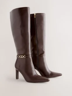 Next Marron chocolat - Bottes à talons Forever Comfort® à talons hauts avec finitions matérielles Best