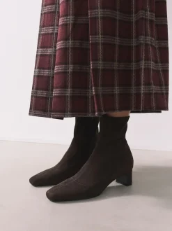 Next Marron chocolat - Bottes chaussettes à talon bloc et bout ciselé Discount