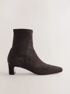 Next Marron chocolat - Bottes chaussettes à talon bloc et bout ciselé Discount
