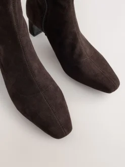 Next Marron chocolat - Bottes chaussettes à talon bloc et bout ciselé Discount