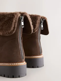 Next Marron chocolat - Bottines Forever Comfort® à poignets en fausse fourrure Clearance