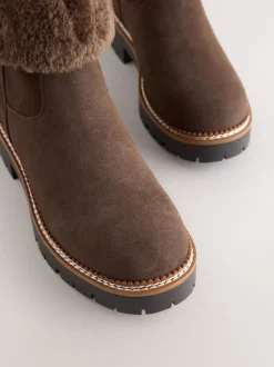 Next Marron chocolat - Bottines Forever Comfort® à poignets en fausse fourrure Clearance