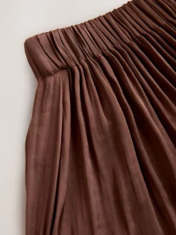 Next Marron chocolat - Jupe maxi plissée en satin New