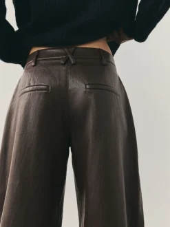 Nothing Ordinary Marron chocolat - Pantalon Regular en similicuir à jambe large New