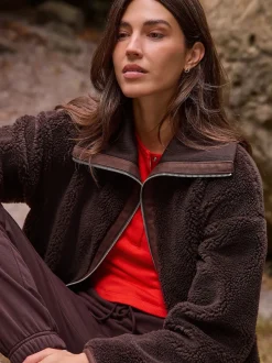 Next Marron chocolat - Polaire zippée en peau de mouton avec col côtelé