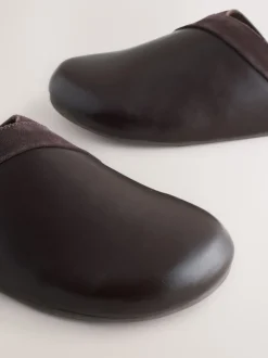 Next Marron chocolat - Sabots Forever Comfort en cuir propre avec semelle plantaire Hot