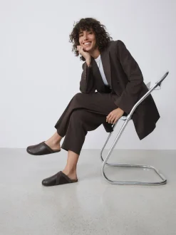 Next Marron chocolat - Sabots Forever Comfort en cuir propre avec semelle plantaire Hot