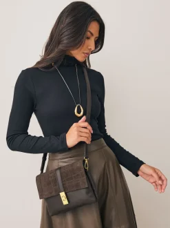 Next Marron chocolat - Sac à bandoulière en cuir effet croco Sale