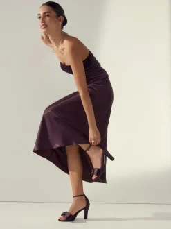 Next Marron chocolat - Sandales à talons carrés avec nœud en satin Forever Comfort® New