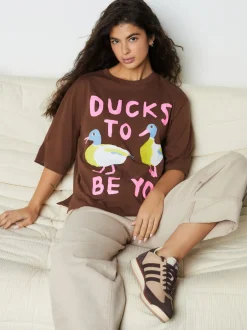 Next Marron chocolat - T-shirt graphique à manches courtes et col rond Clearance