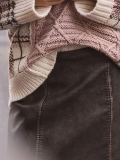 Next Marron en détresse - Mini jupe en cuir Faux Sale