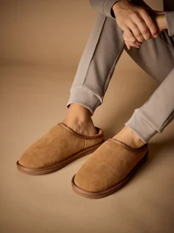 Next Marron fauve - Chaussons mules en daim doublés de fausse fourrure Signature