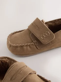 Next Marron fauve - Chaussons style mocassins à fermeture par contact Clearance