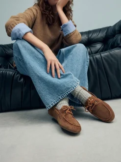 Next Marron fauve - Chaussures bateau en cuir à bout rond Sale