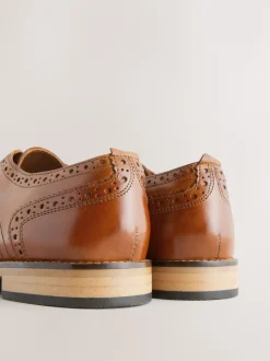 Next Marron fauve - Coupe classique - Chaussures Brogue en cuir à semelle contrastante Outlet