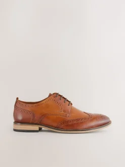 Next Marron fauve - Coupe large - Chaussures Brogue en cuir à semelle contrastante
