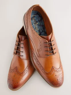 Next Marron fauve - Coupe large - Chaussures Brogue en cuir à semelle contrastante