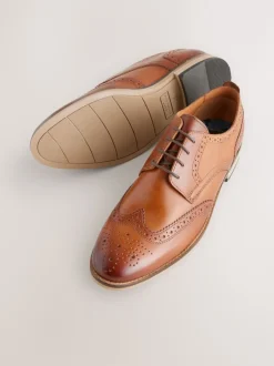 Next Marron fauve - Coupe large - Chaussures Brogue en cuir à semelle contrastante