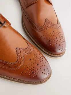 Next Marron fauve - Coupe large - Chaussures Brogue en cuir à semelle contrastante