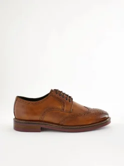Next Marron fauve - Coupe large - Chaussures Brogues épaisses à semelle contrastante en cuir Sale