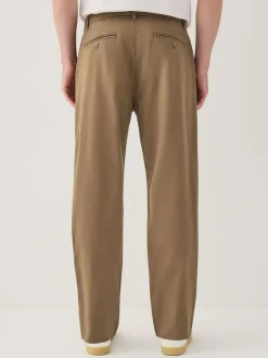 Next Marron fauve - Pantalons chinos extensibles plissés simples Clearance
