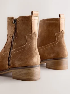 Next Marron fauve en daim - Bottes Forever Comfort® zippées sur le côté Sale
