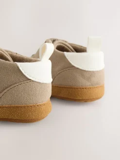 Next Marron neutre - Baskets BÉBÉ à Fermeture par contact (0-2mois) Clearance