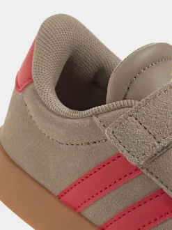 adidas - Vl Cour 3.0 Baskets enfant à crochets et boucles Marron/rouge Clearance