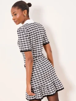 Lipsy Mini robe bouclée à col Hot