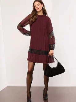 Lipsy Mini robe plissée avec dentelle Sale