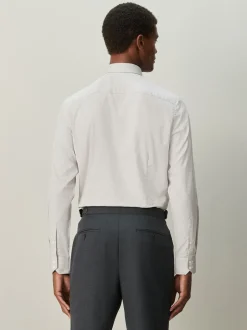 Next neutre - Ajustement régulier - Chemise habillée texturée à manches longues avec bordure Outlet