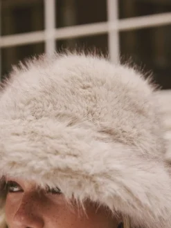 Next neutre - Bob en fausse fourrure Best