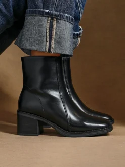 Linzi Noir - Bottes Wander à talons carrés New