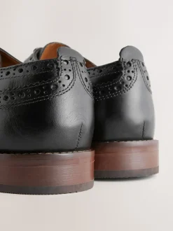 Next Noir - Coupe classique - Chaussures Brogue en cuir à semelle contrastante Online