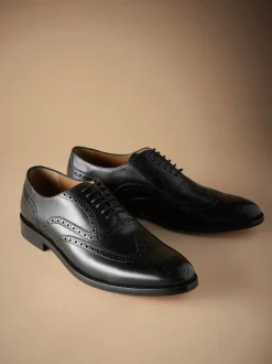 Next Noir - Coupe large - Chaussures Signature Brogue Wingcap en cuir italien Clearance
