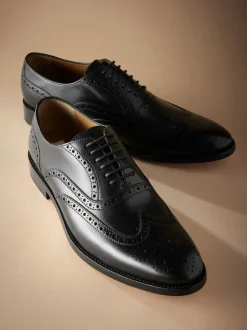 Next Noir - Coupe large - Chaussures Signature Brogue Wingcap en cuir italien Clearance