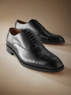 Next Noir - Coupe large - Chaussures avec bout Oxford semelle en cuir Signature Online