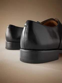 Next Noir - Coupe large - Chaussures avec bout Oxford semelle en cuir Signature Online