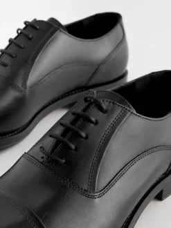 Next Noir - Coupe large - Chaussures Oxford à bout en cuir Sale