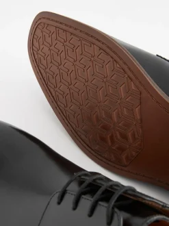 Next Noir - Coupe large - Chaussures Derbies en cuir à semelle contrastante New