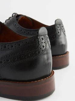 Next Noir - Coupe large - Chaussures Brogue en cuir à semelle contrastante Outlet