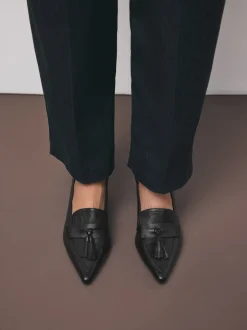 Next Noir - Cuir haut de gamme avec mocassins à talons à glands Motionflex à bout pointu Outlet