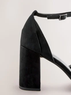 Next Noir - Forever Comfort® Chaussures à talons en cuir à découpes et bout fermé