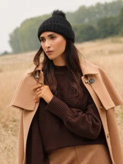 Love & Roses - Chapeau à pompon confortable Noir Clearance