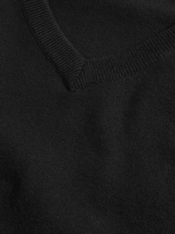 Next - Pull scolaire tricoté à col en V (3-16ans) Noir. Clearance