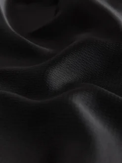 Next Noir - Robe mi-longue texturée en Satin à Manches courtes torsadée sur le devant Outlet